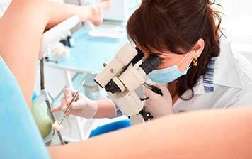 Imagem representativa: Incisão e drenagem da glândula de Bartholin