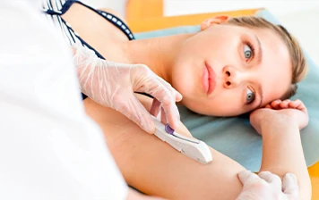 Imagem representativa: Inserção e remoção de implante subdérmico hormonal para contracepção